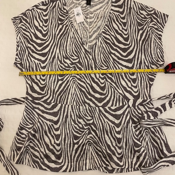 Banana Republic Linen Zebra Wrap Top, Size M, New With Tags! - Picture 3 of 5